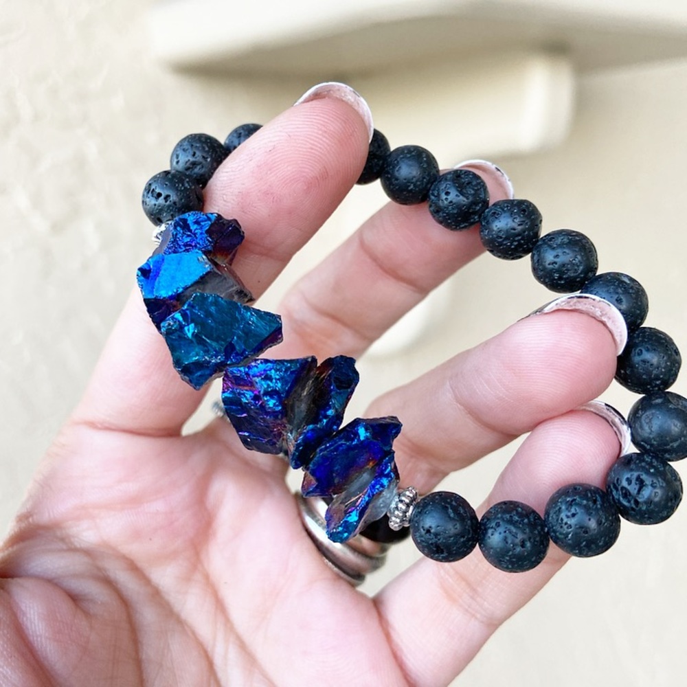 Blue Druzy Bracelet . Lava rock oil diffuser beads & blue druzy quartz stones - Picture 6 of 9